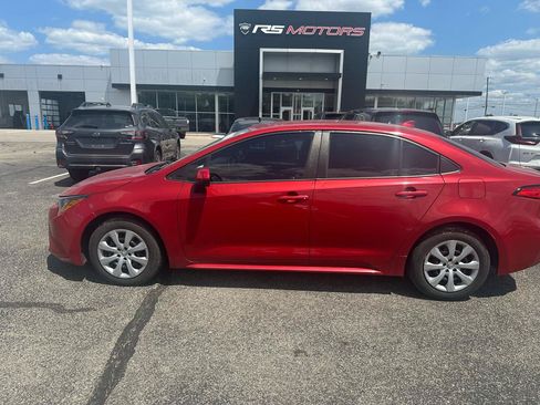 Used 2021 Toyota Corolla LE FWD image 2
