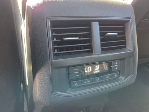 Used 2021 Volkswagen Atlas SEL Premium image 17