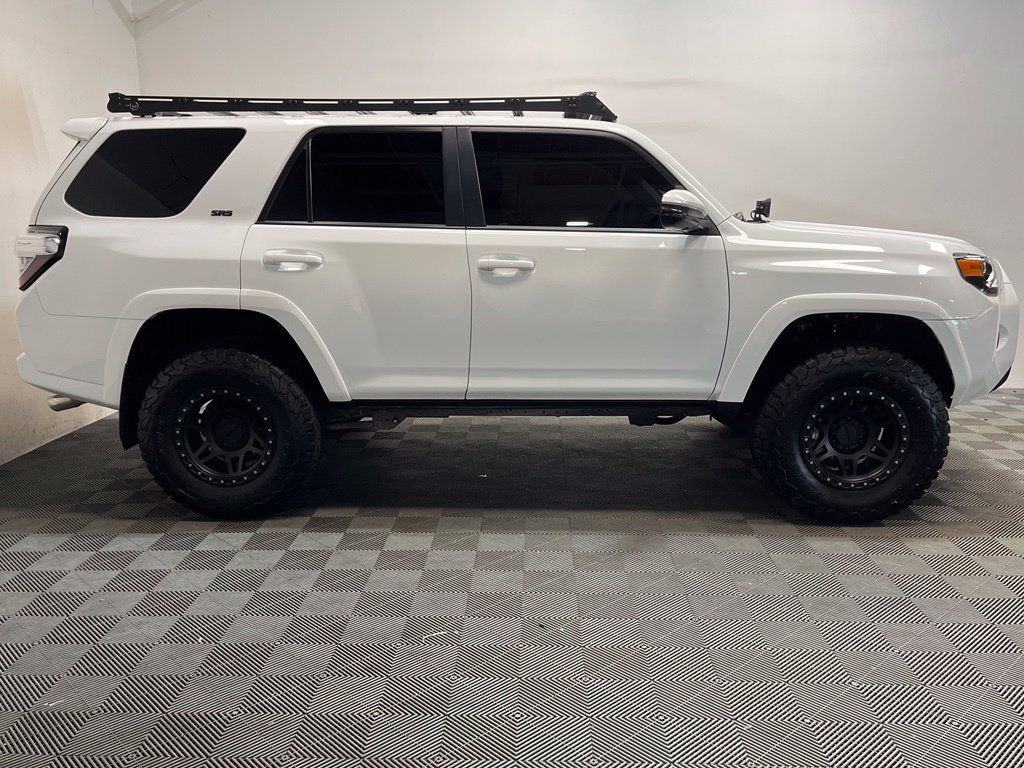 Used 2020 Toyota 4Runner SR5 Premium w/ Moonroof Package AWD/4WD image 4