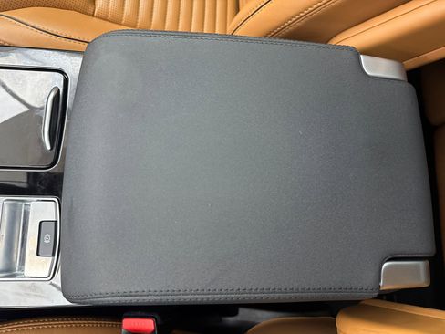 Used 2019 Land Rover Discovery HSE AWD/4WD image 31