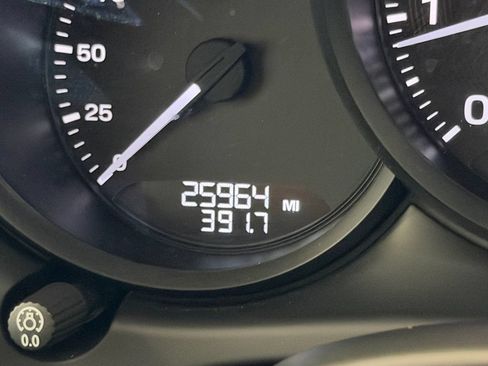 Certified 2023 Porsche Macan AWD/4WD image 22