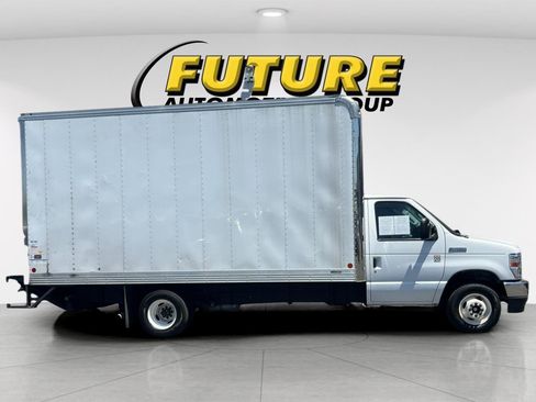 Used 2022 Ford E-450 and Econoline 450 Super Duty w/ Power Windows & Locks Group image 3