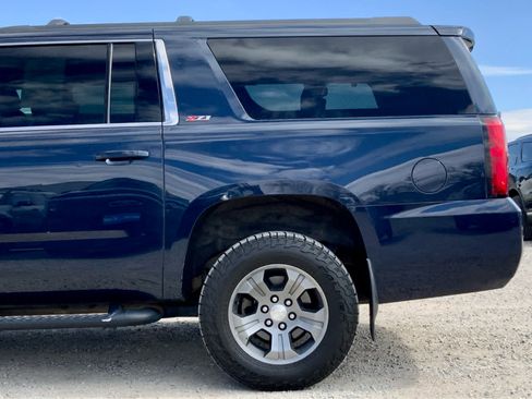 Used 2017 Chevrolet Suburban LT image 11