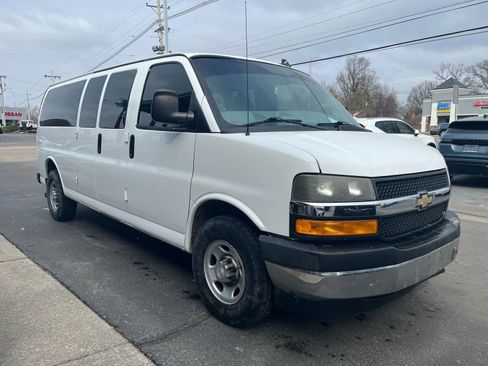 Used 2018 Chevrolet Express 3500 LT w/ LT Preferred Equipment Group image 2