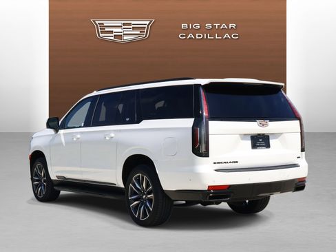 Used 2022 Cadillac Escalade ESV Sport w/ Touring Package AWD/4WD image 3