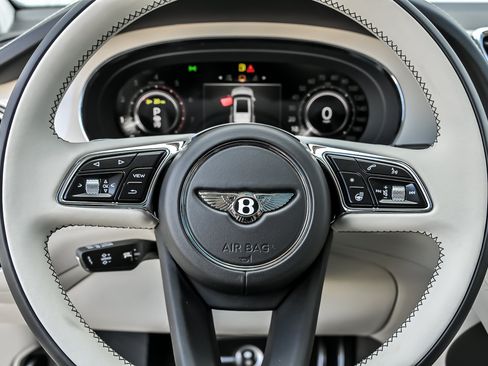 New 2026 Bentley Bentayga AWD/4WD image 30