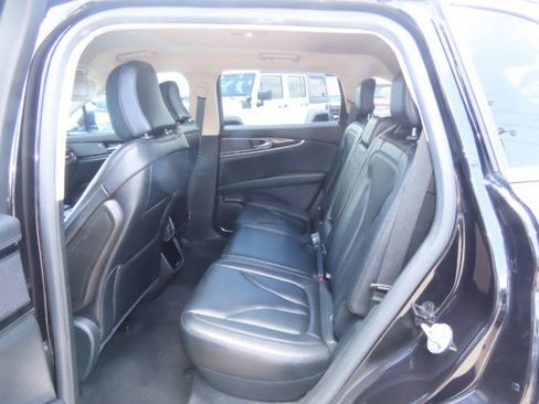 Used 2022 Lincoln Nautilus FWD w/ Premium Package image 20