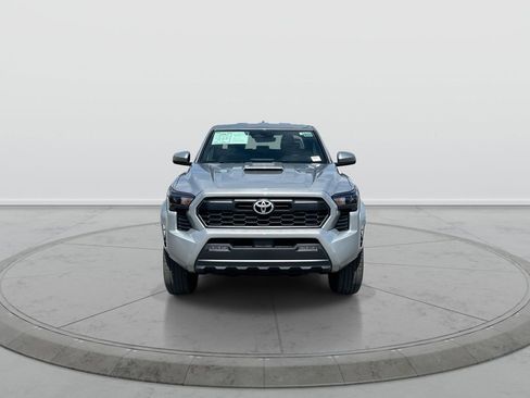 Used 2025 Toyota Tacoma TRD Sport AWD/4WD image 3