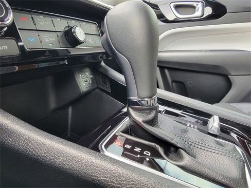 Used 2023 Jeep Compass Limited image 30