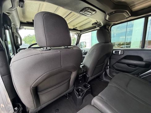 Used 2020 Jeep Wrangler Unlimited Sahara AWD/4WD image 19