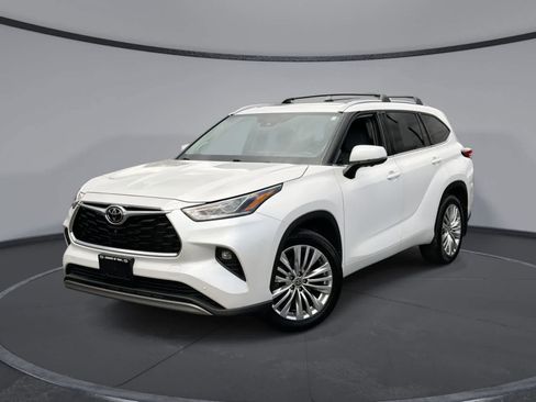 Used 2023 Toyota Highlander Platinum AWD/4WD image 1