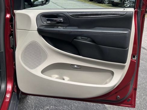 Used 2015 Dodge Grand Caravan American Value Package w/ UConnect Hands-Free Group image 19