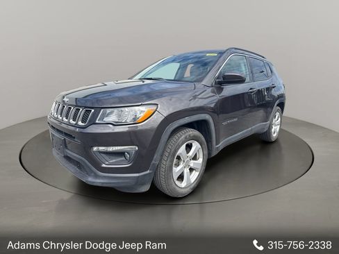 Used 2020 Jeep Compass Latitude w/ Advanced Safety Group FWD image 3