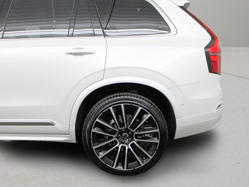New 2026 Volvo XC90 B5 Ultra w/ Protection Package Premier AWD/4WD image 32