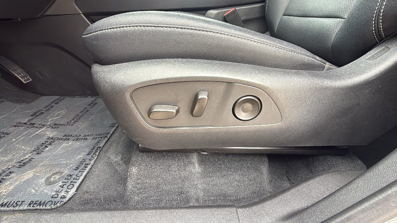 Used 2026 Chevrolet Traverse LT FWD image 14