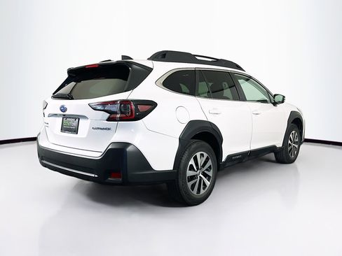 Used 2025 Subaru Outback Premium image 9
