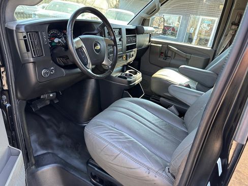 Used 2018 Chevrolet Express 2500 w/ Driver Convenience Package image 18