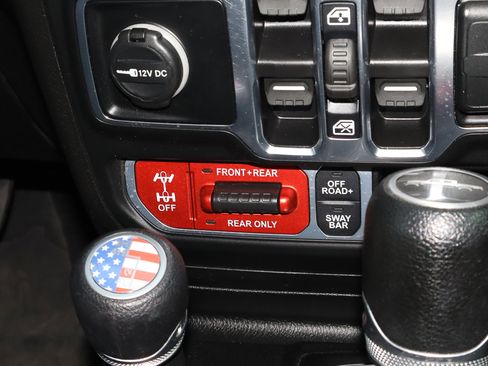 Used 2020 Jeep Gladiator Rubicon image 11