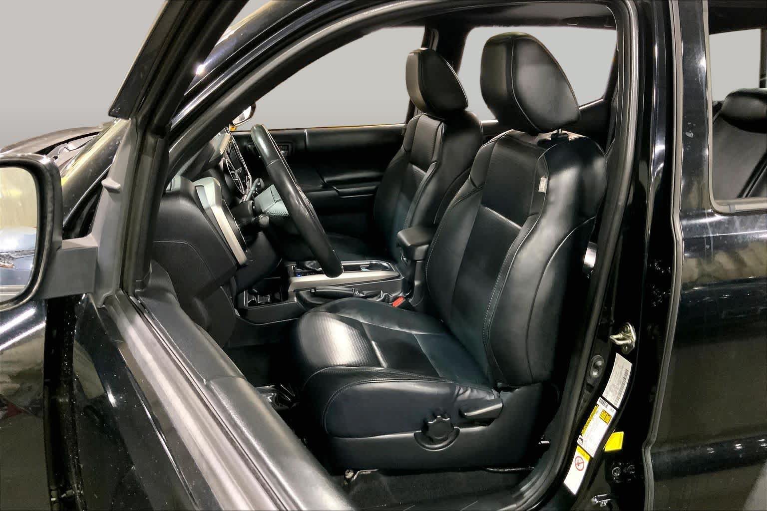Used 2018 Toyota Tacoma Limited AWD/4WD image 8
