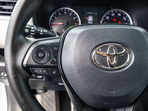 Used 2019 Toyota RAV4 XLE w/ Convenience Package FWD image 40