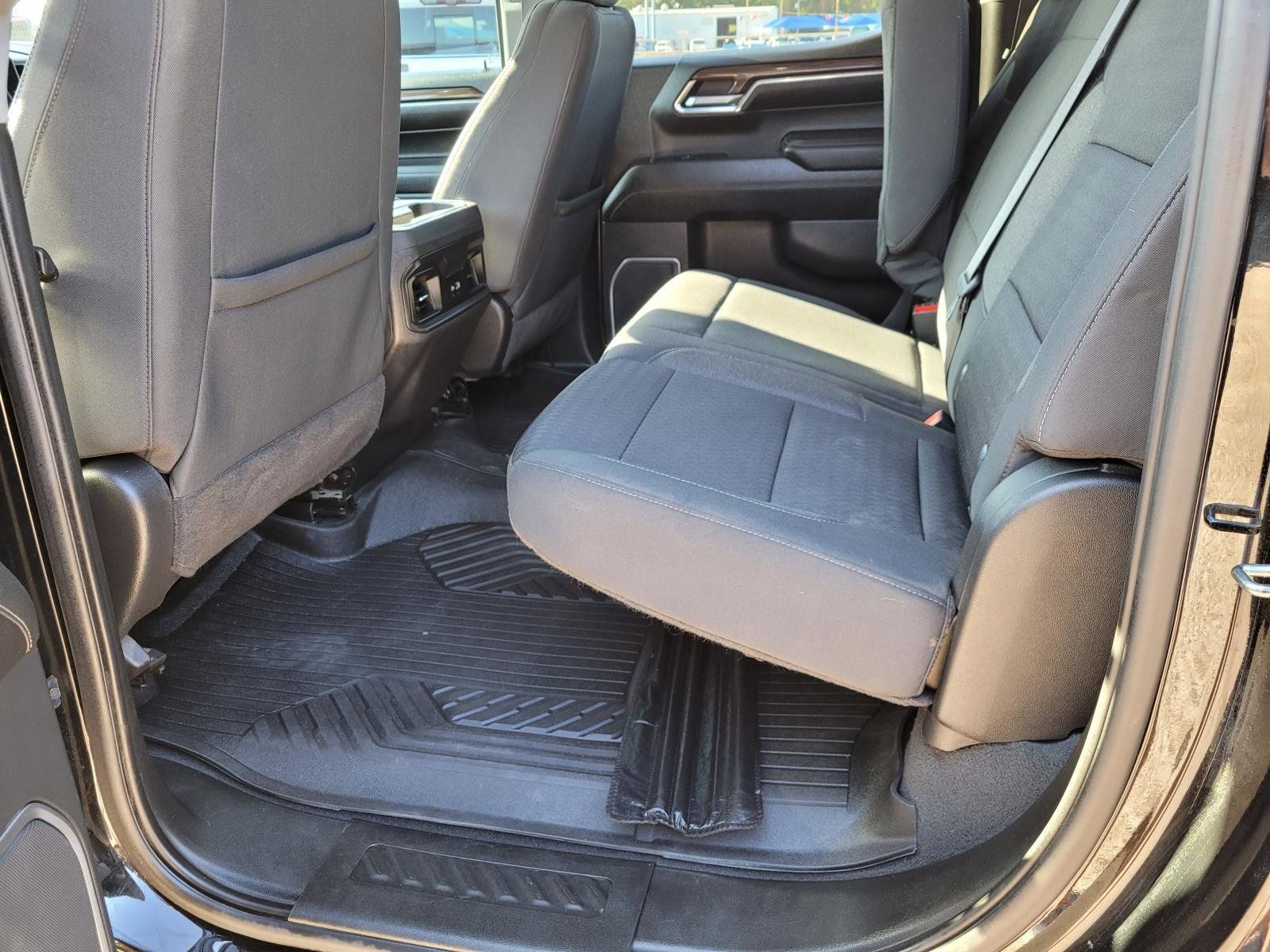Used 2022 Chevrolet Silverado 1500 LT AWD/4WD image 3