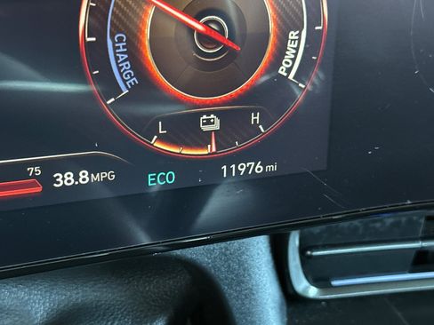Used 2025 Hyundai Elantra SEL FWD image 27