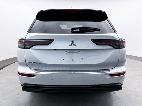 New 2025 Mitsubishi Outlander ES image 6