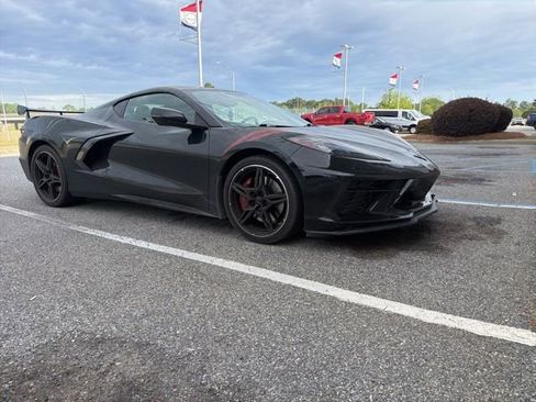 Used 2022 Chevrolet Corvette Stingray Preferred Cpe w/ Z51 Performance Package RWD image 3
