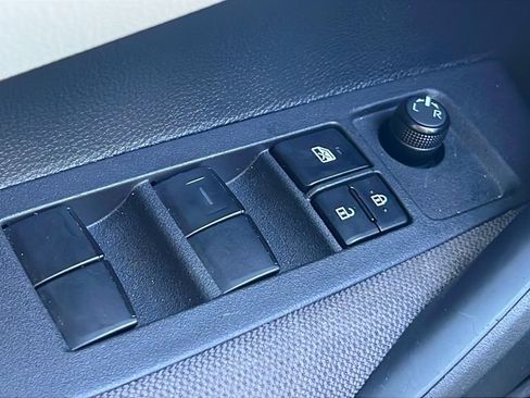 Used 2025 Toyota Corolla LE FWD image 18
