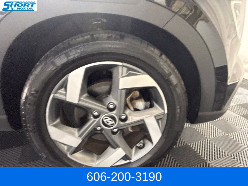 Used 2022 Hyundai Venue SEL FWD image 4