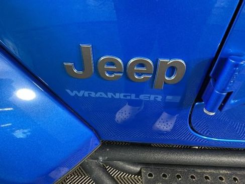 Used 2024 Jeep Wrangler Unlimited w/ Convenience Group AWD/4WD image 9