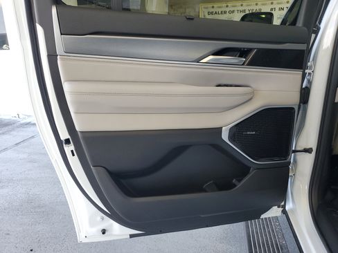 New 2026 Jeep Grand Wagoneer L Limited AWD/4WD image 12