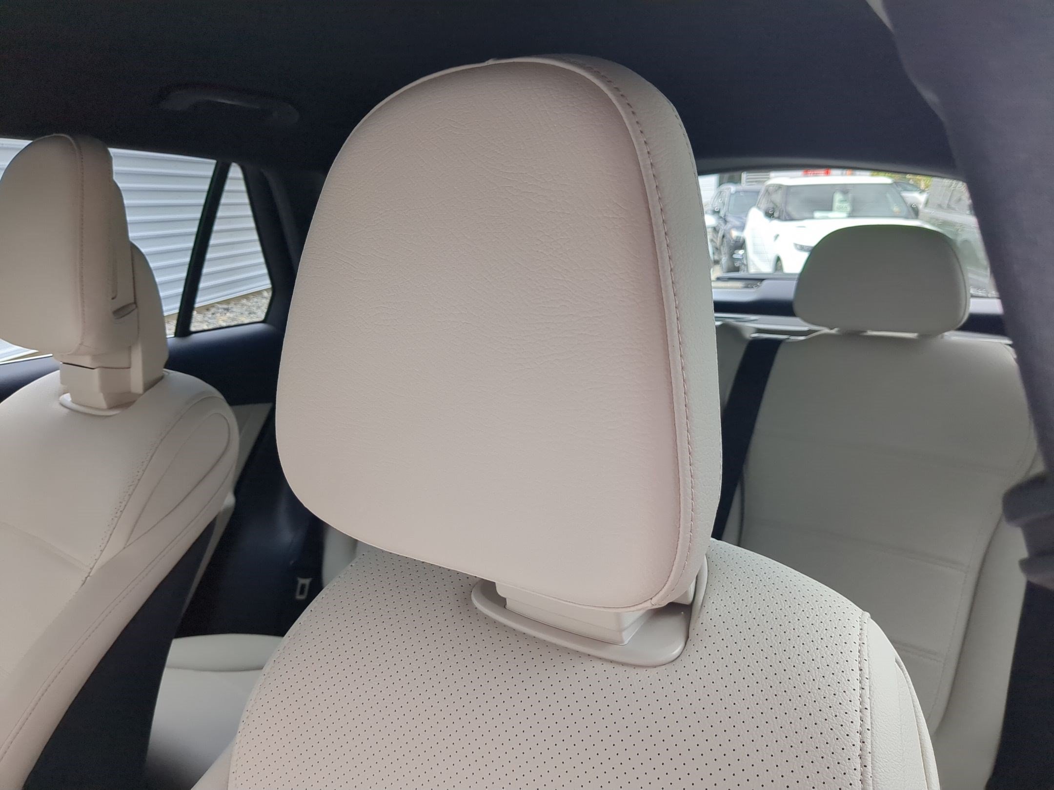 Used 2025 Mercedes-Benz GLC 350e 4MATIC image 23