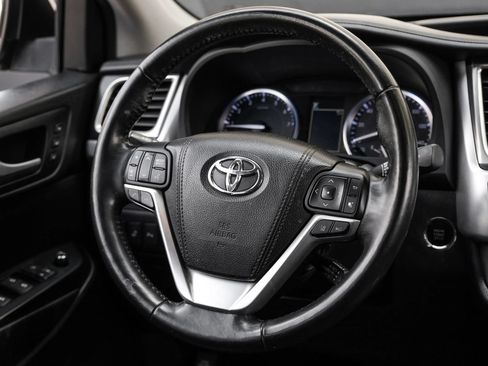 Used 2017 Toyota Highlander Limited Platinum FWD image 18