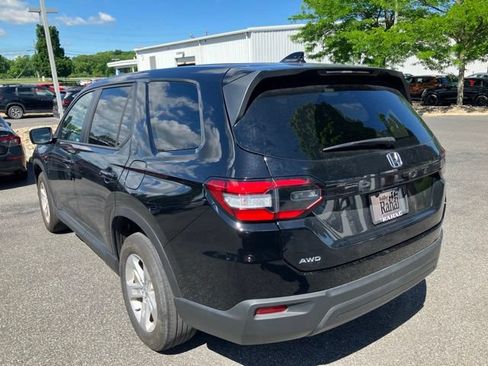 Used 2023 Honda Pilot LX image 6