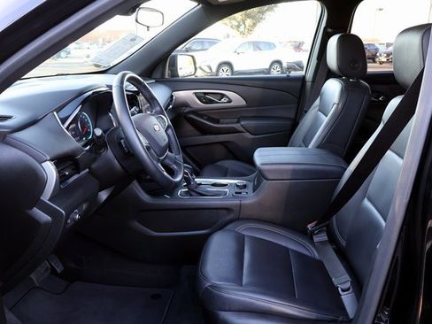 Used 2023 Chevrolet Traverse LT image 30