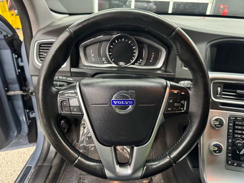 Used 2018 Volvo V60 T5 Cross Country w/ Convenience Package image 24