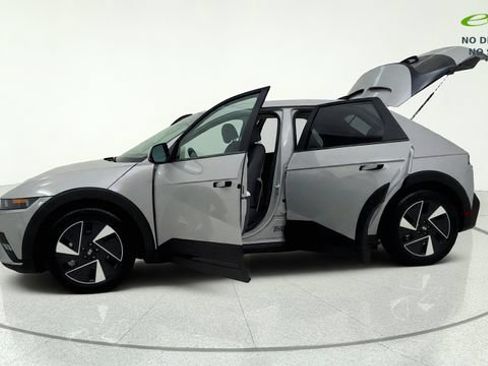 Used 2025 Hyundai Ioniq 5 SE RWD image 12