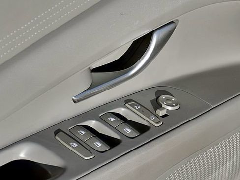 Used 2024 Hyundai Elantra SE image 22