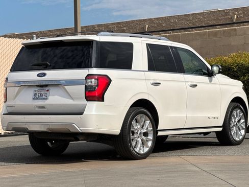Used 2019 Ford Expedition Platinum RWD image 4