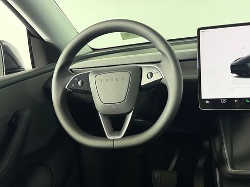 Used 2026 Tesla Model Y 2WD image 11