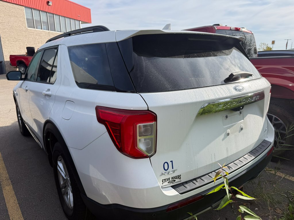 Used 2022 Ford Explorer XLT w/ Equipment Group 202A AWD/4WD image 6