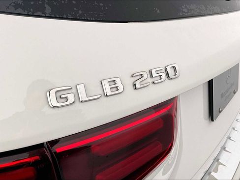 New 2025 Mercedes-Benz GLB 250 4MATIC image 7