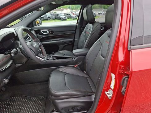 Used 2024 Jeep Compass Trailhawk w/ Trailhawk Elite Group AWD/4WD image 13