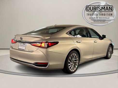 Used 2023 Lexus ES 300h Ultra Luxury w/ Accessory Package (Z2) image 8