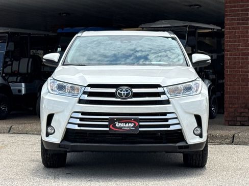 Used 2019 Toyota Highlander XLE FWD image 2