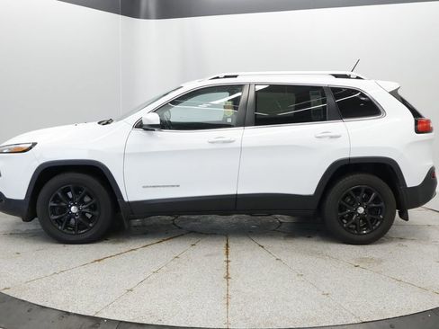 Used 2014 Jeep Cherokee Latitude w/ Cold Weather Group FWD image 2