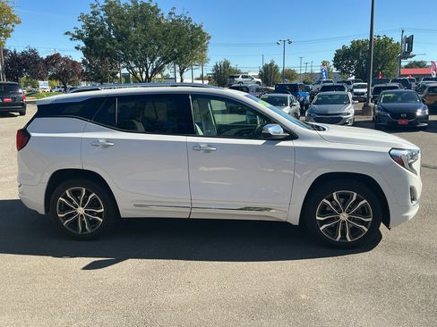 Used 2020 GMC Terrain Denali w/ Denali Premium Package AWD/4WD image 4