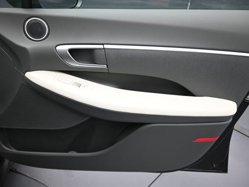 Used 2025 Hyundai Sonata SE image 28