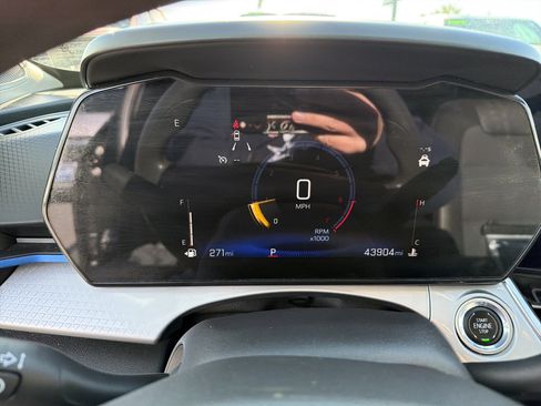 Used 2024 Chevrolet Trax LT FWD image 18